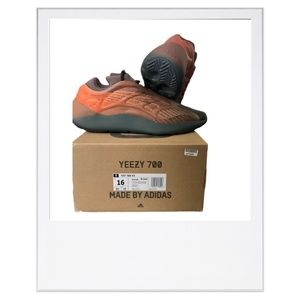 Yeezy 700 V3